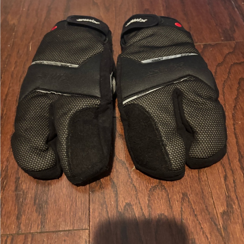 Swix Black Split-Toe Gloves Mittens 70 grams L-XL